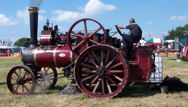 Steam traction engine